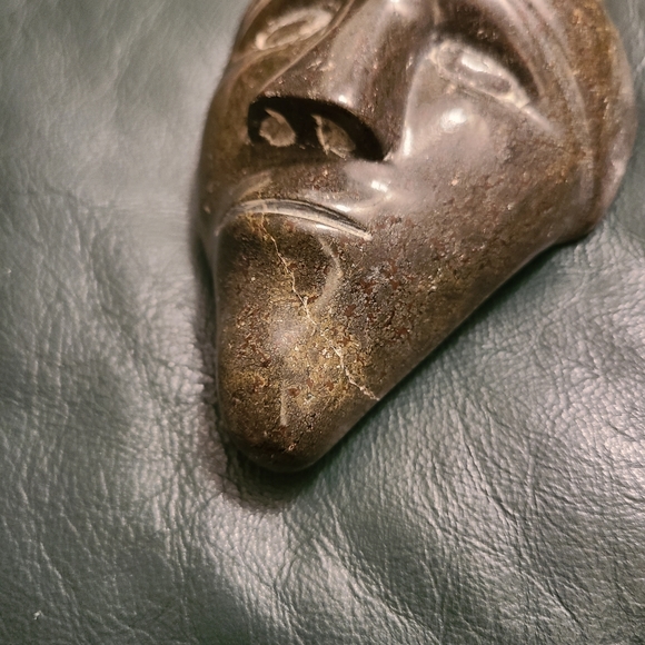 Eskimo Art stylized carved Stone Head - Picture 10 of 10